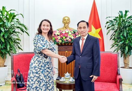 Viet Nam treasures traditional friendship with Uruguay: FM